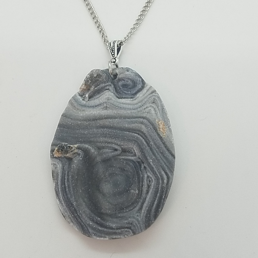 Druzy agate focal necklace super pretty new